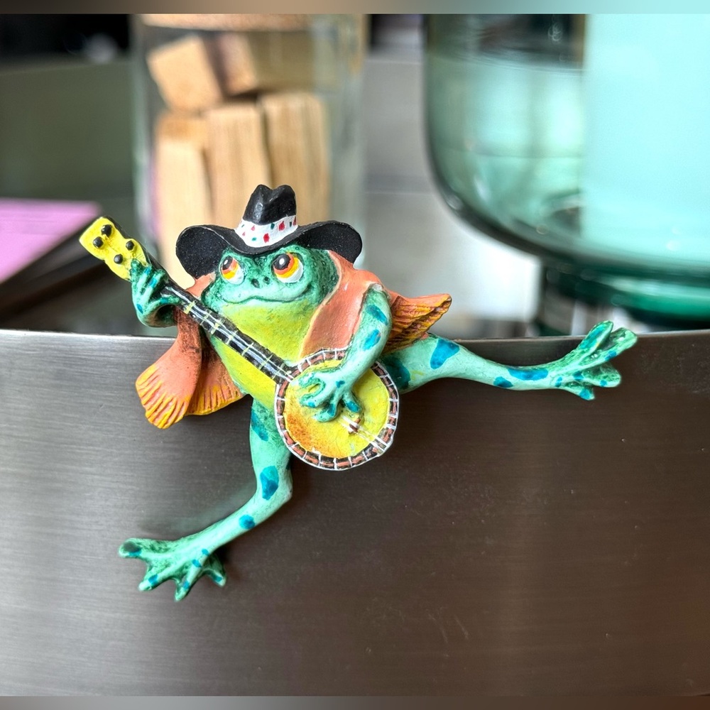 Artisan Country Frog Playing Banjo Brooch